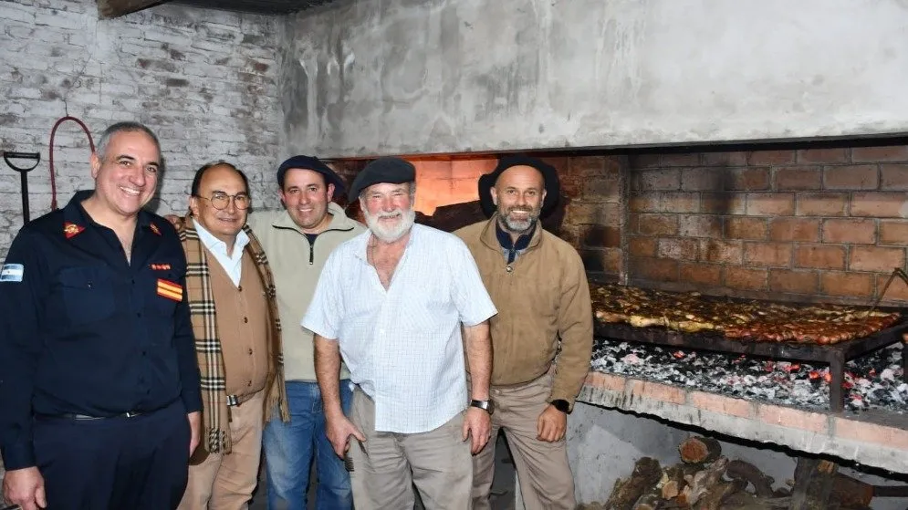 Cena por el Día de Bomberos 